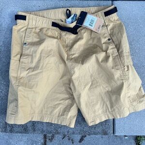 North face shorts, antelope tan